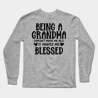 Being a grandma doesn't make me old, it makes me blessed Long Sleeve T-Shirt